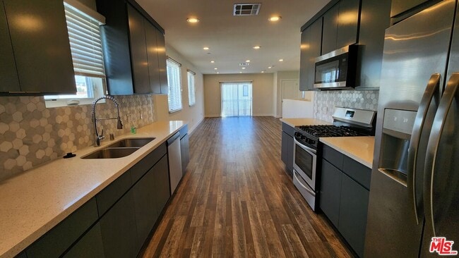 Building Photo - 1255 N Kingsley Dr