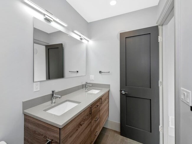 Building Photo - 142 Willard St