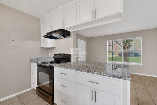 Building Photo - 8024 Cambridge Cir