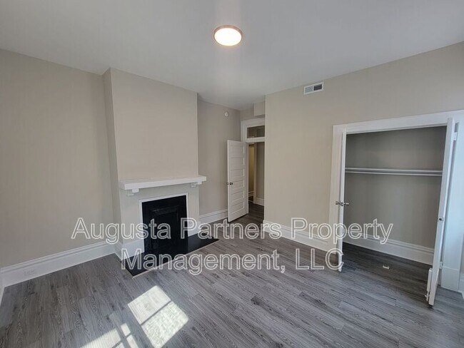 Building Photo - 323.5 Ellis St