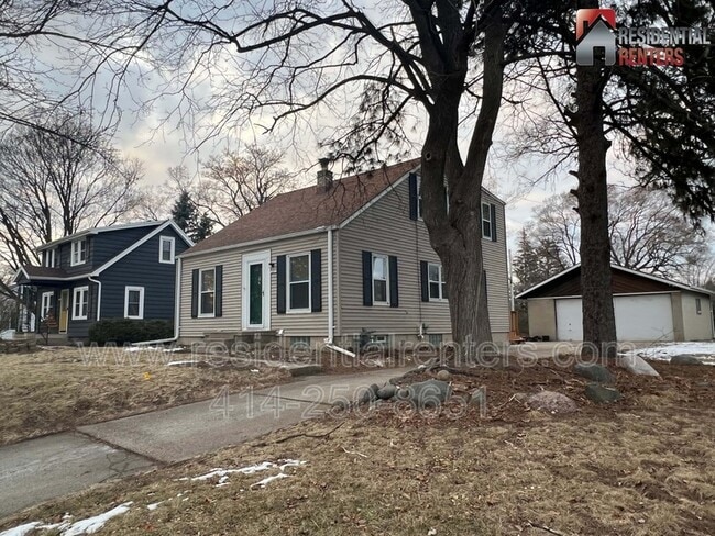 Primary Photo - 10918 W Wells St