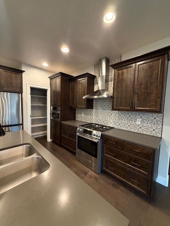 Building Photo - South Meridian Beautiful 4-Bedroom Home with a 3-Car Garage