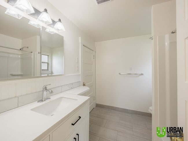 Building Photo - Spacious 4-Bedroom Home with 2-Car Garage, Basement Storage & Flexible Living Space in North Spokane
