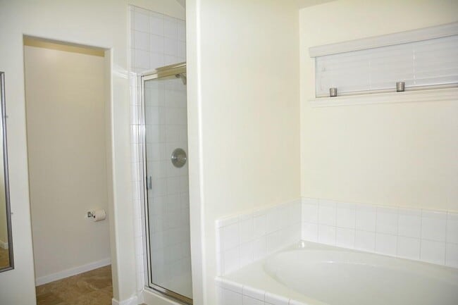 Building Photo - 8047 High Hollow Ln