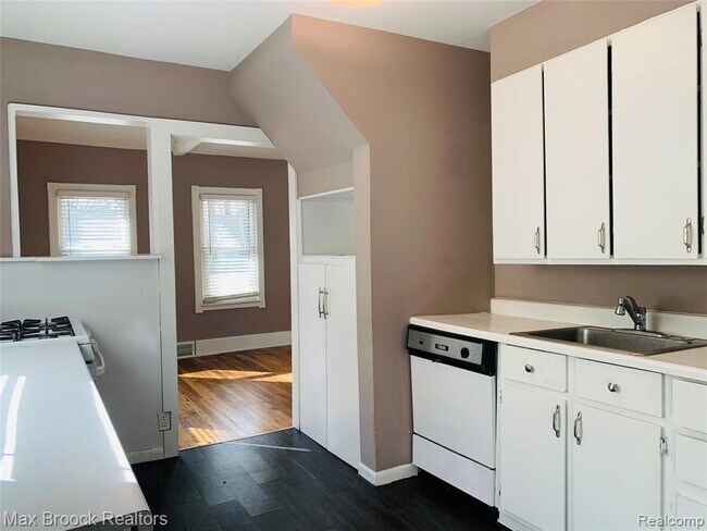 Building Photo - 510 Stratford Rd