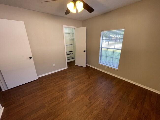 Building Photo - 9015 Eldora Dr