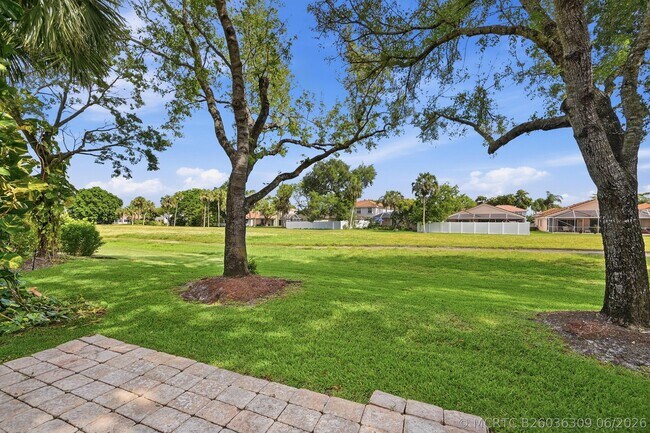 Building Photo - 7618 Pinewalk Dr S
