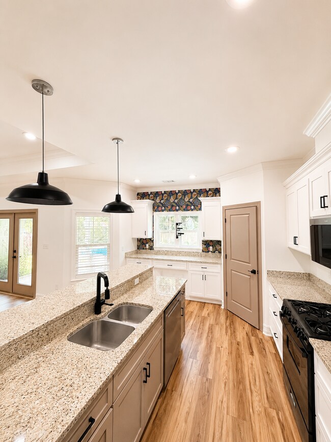 Building Photo - 212 Nandina Way