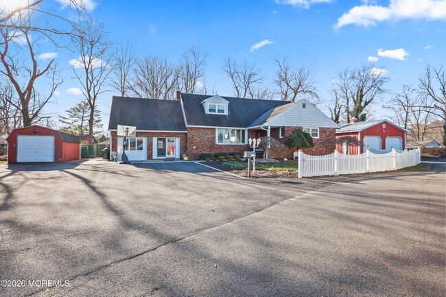 Building Photo - 573 Lloyd Rd