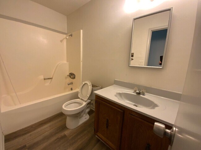 Building Photo - 439-441-441 N Shiloh Ave