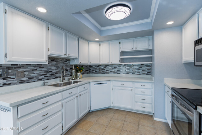 Building Photo - 6819 E Grandview Dr