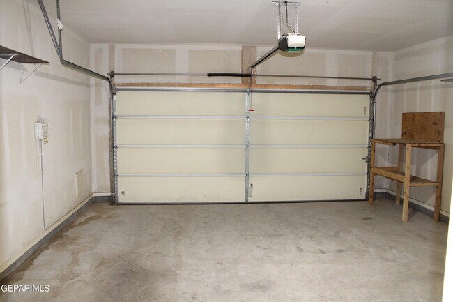 Building Photo - 3100 Amistoso St