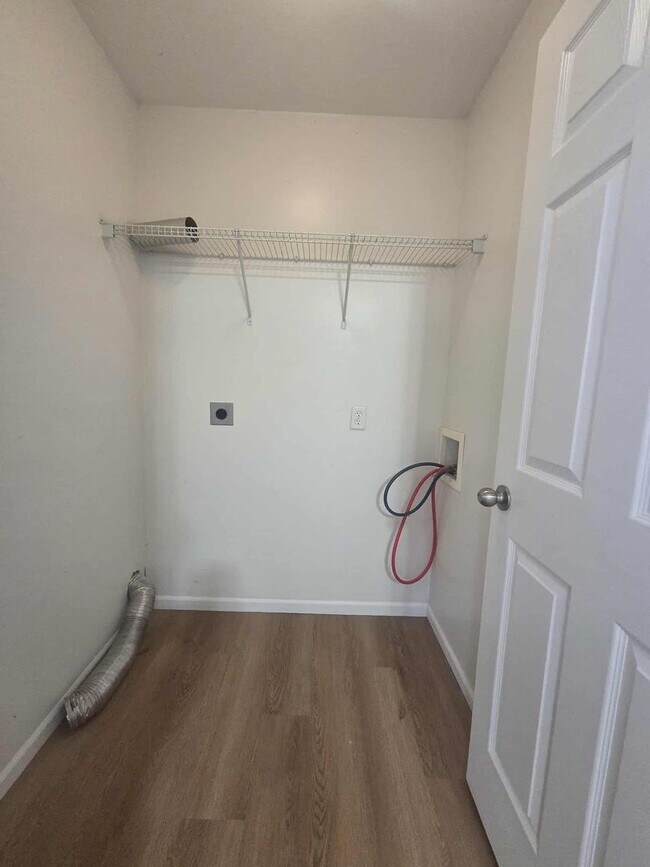 Building Photo - 936 W 8th St