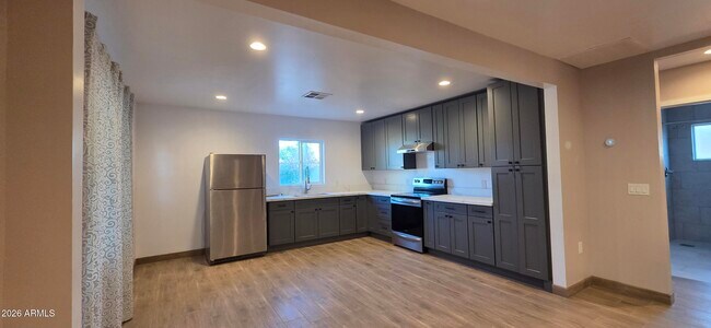 Building Photo - 119 E Hill Dr
