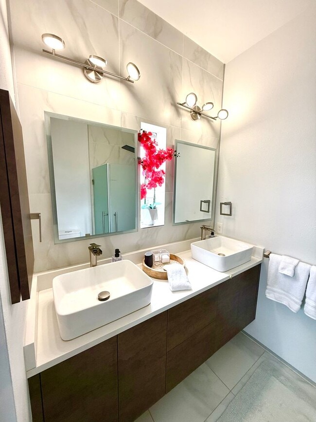 Building Photo - AVAILABLE NOW! Jaw Dropping 3 Story 3 Bedr...