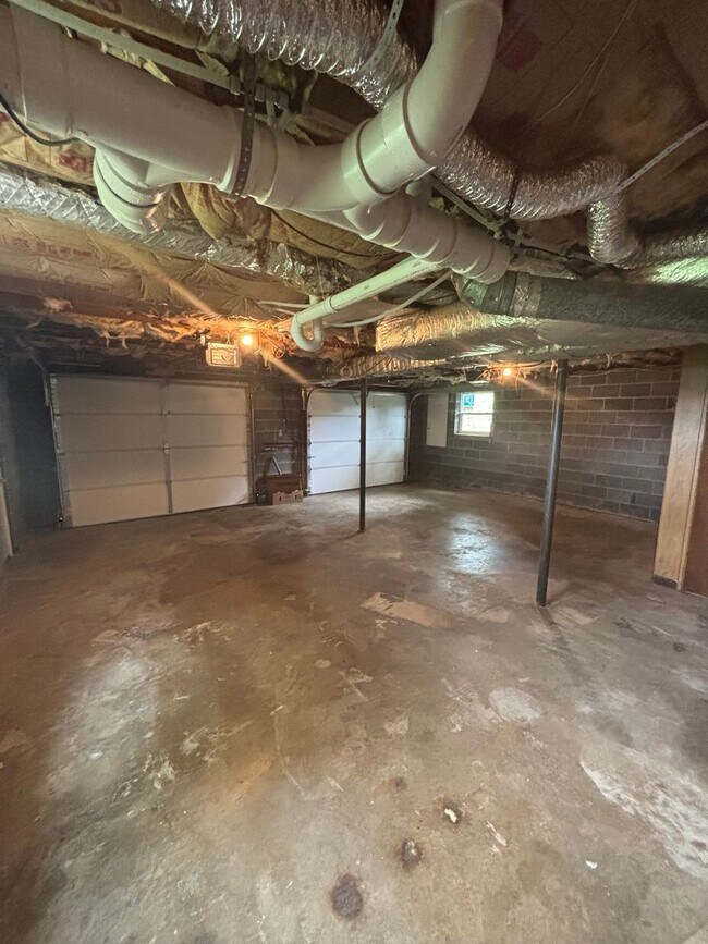 Building Photo - Freshly Renovated Rancher!