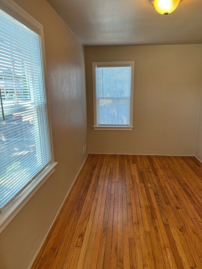 Building Photo - 230 Laurel St