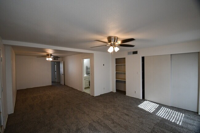 Building Photo - 3 bed 2 bath home in Mesa $1850 per mo plus fees Large Lot