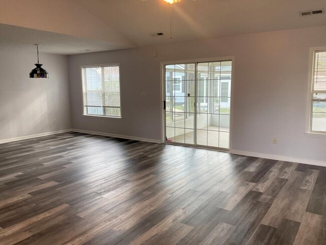 Building Photo - 3650 Farmington Pl