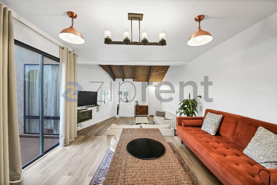 Building Photo - 10444 Canoga Ave