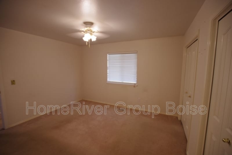 Building Photo - 2806 Mink Pl