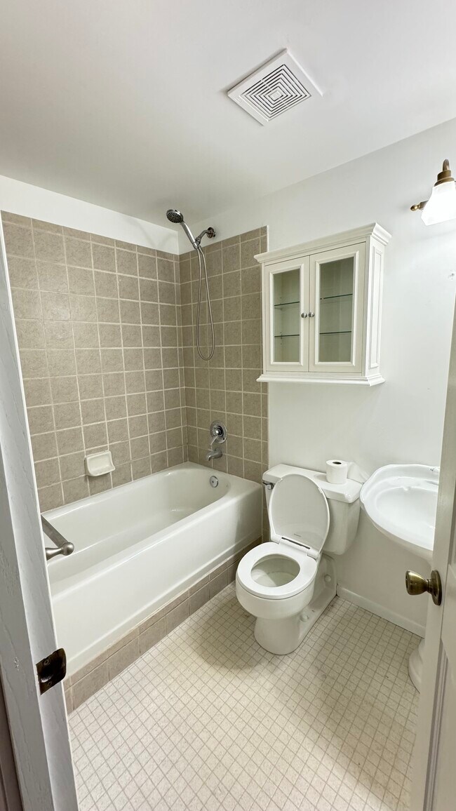 Building Photo - 12107 NE 149th St