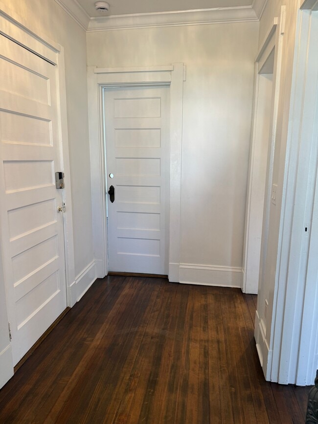 Building Photo - 33 Montclair Ave