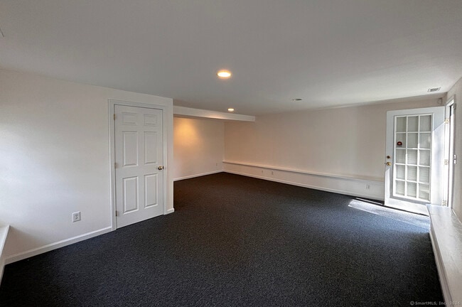 Building Photo - 967 Tunxis Hill Rd