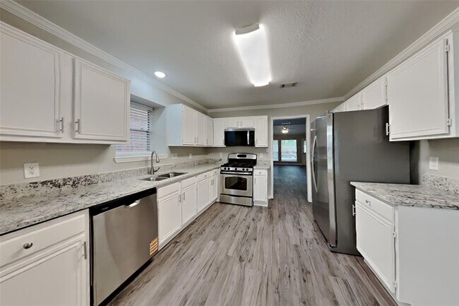 Building Photo - 25830 Richards Rd