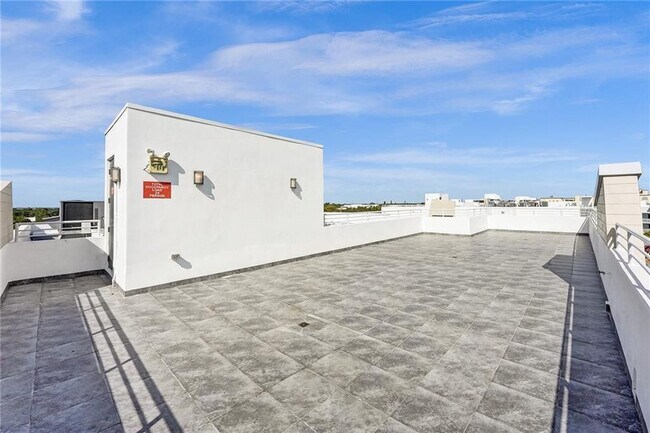 Building Photo - 110 SE 2nd St