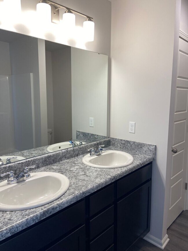 Building Photo - Pre-Leasing Available — 3-Bedroom, 2.5-Bath Home in Spring Hill Coming Soon!