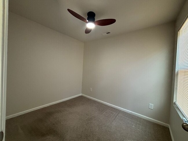 Building Photo - Spacious 5-Bedroom Home in Dillon Lakes