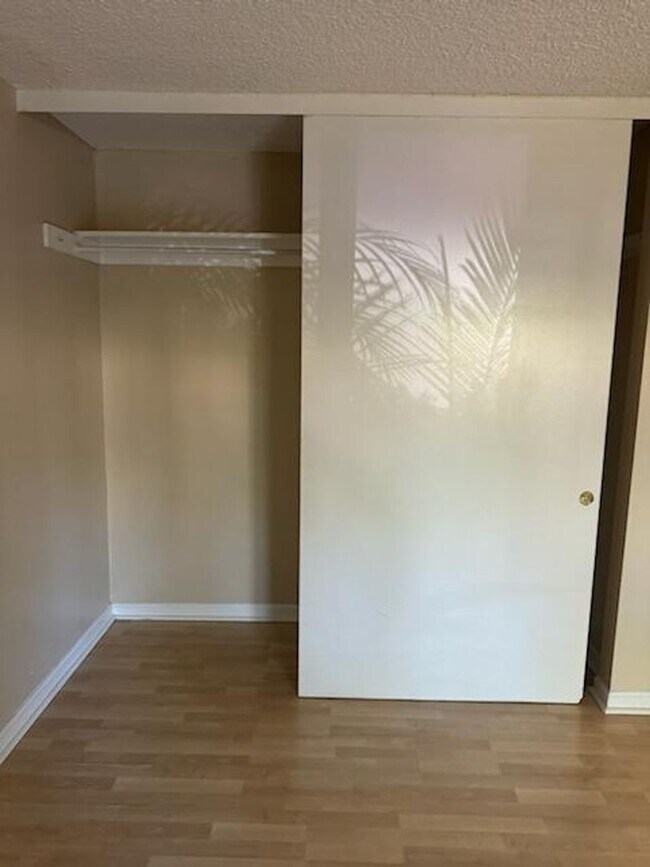 Building Photo - 1 Bed 1 Bath Close to Lake Murray