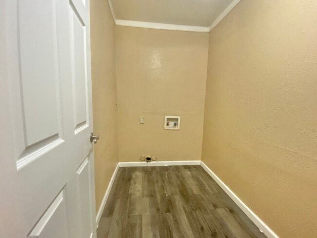 Building Photo - 4 Bed 2 Bath Home Now Available!