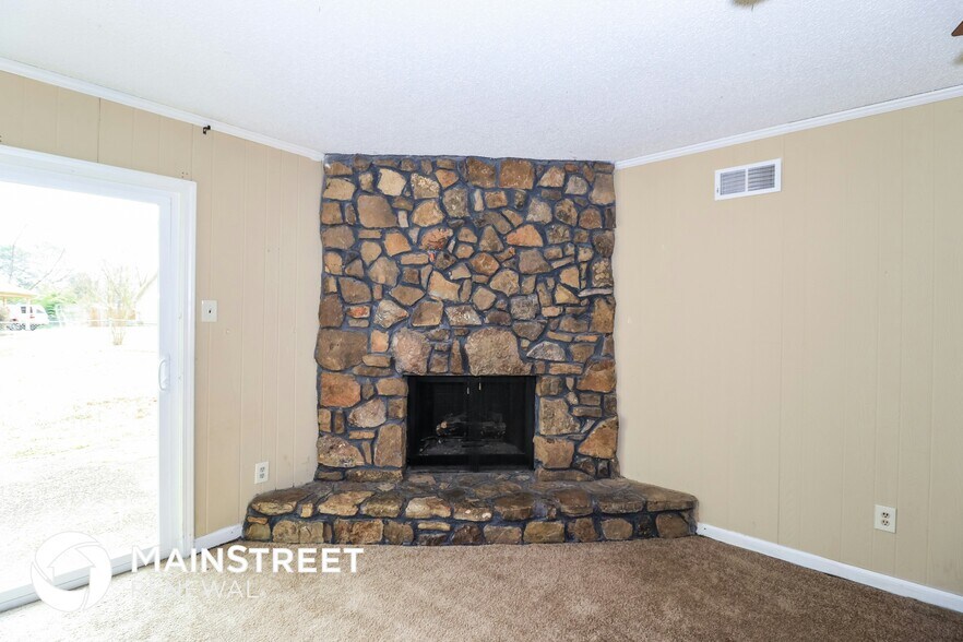Building Photo - 3902 Clover Hill Dr