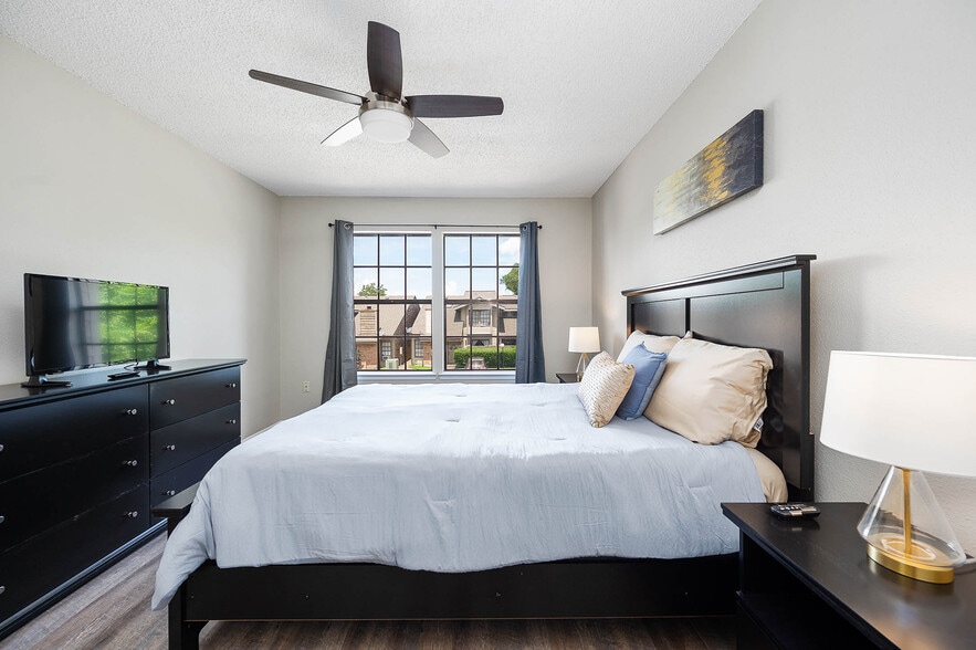 Upstairs Bedroom - 200 Pecan Dr
