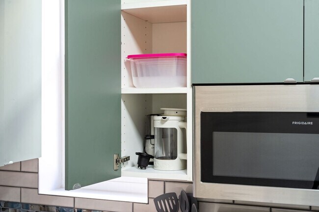 Building Photo - 6229 N Wayne Ave