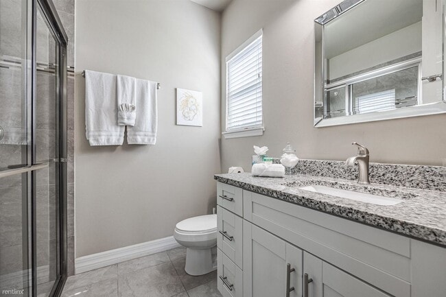 Building Photo - 3 br, 2 bath Duplex - 1722 Southwest 32nd ...