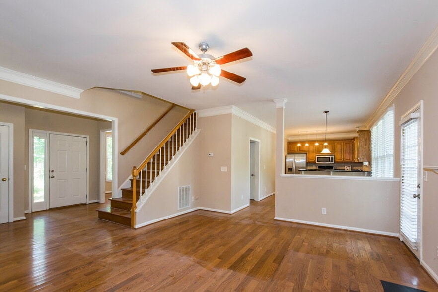 Building Photo - 9003 Mapledale Ct