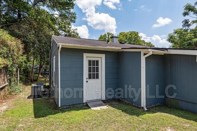 Building Photo - 2528 Luz Dr