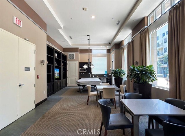 Building Photo - 150 The Promenade N