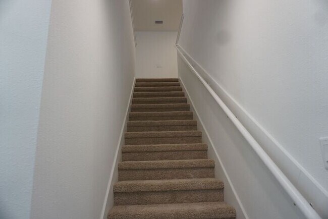 Building Photo - Newly Built 3 Bedroom 2.5 Bathroom Home wi...