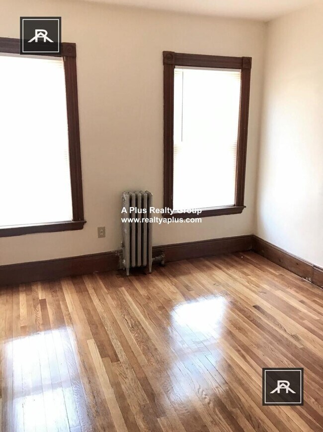 Building Photo - 4 bedroom in Boston MA 02130