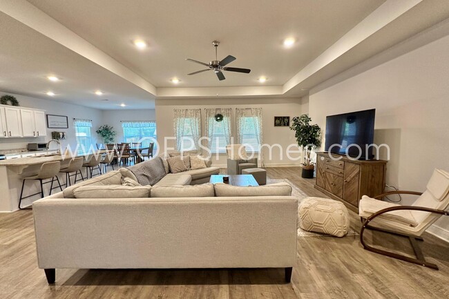 Building Photo - 8090 Silver Maple Dr