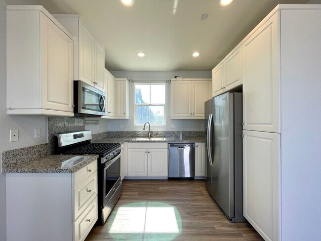 Building Photo - Stunning 3B/3BA in Imperial Beach W/ A/C, ...