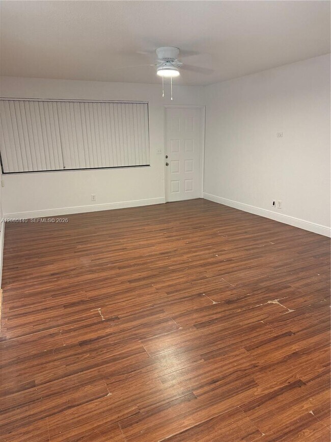 Building Photo - 838 Twin Lakes Dr