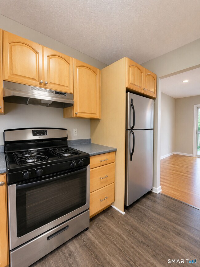 Building Photo - 12 Greenbriar Dr