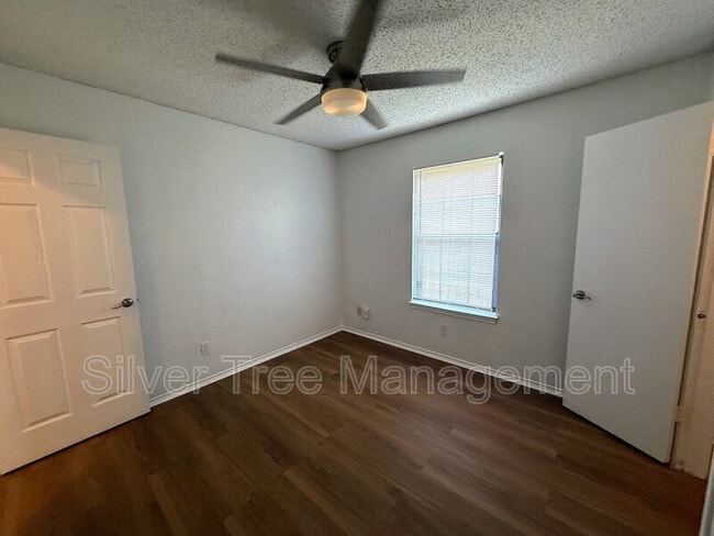 Building Photo - 6845 S Creek Dr