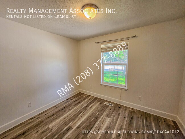 Building Photo - 2717 E Sandgate Ave