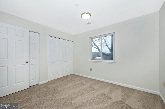 Building Photo - 10247 Redtail Ct